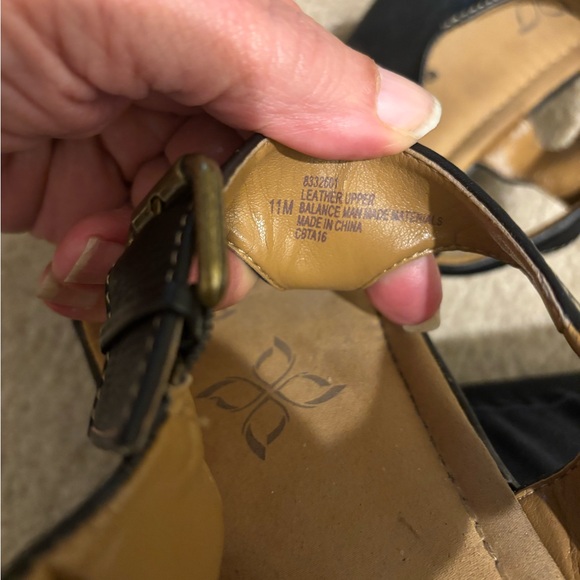 Comfortiva Black and Tan Strappy Sandals Size 11M - Picture 2 of 5